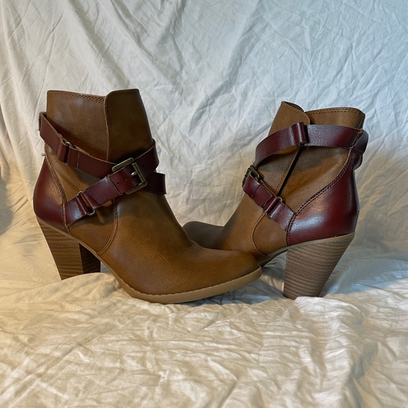 American Eagle Outfitters brown/burgundy booties - Picture 1 of 9